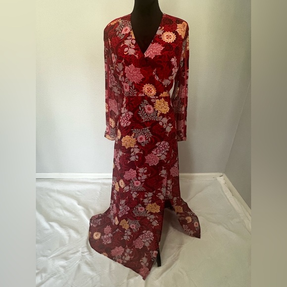 Guess Floral Long Sleeve Maxi Dress
Size: 6 - Picture 3 of 13